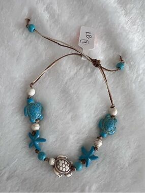 Blue and cream turtle bead bracelet